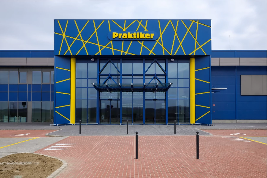Buildbond alumínium kompozit lemez felhasználásával épült a veszprémi Praktiker