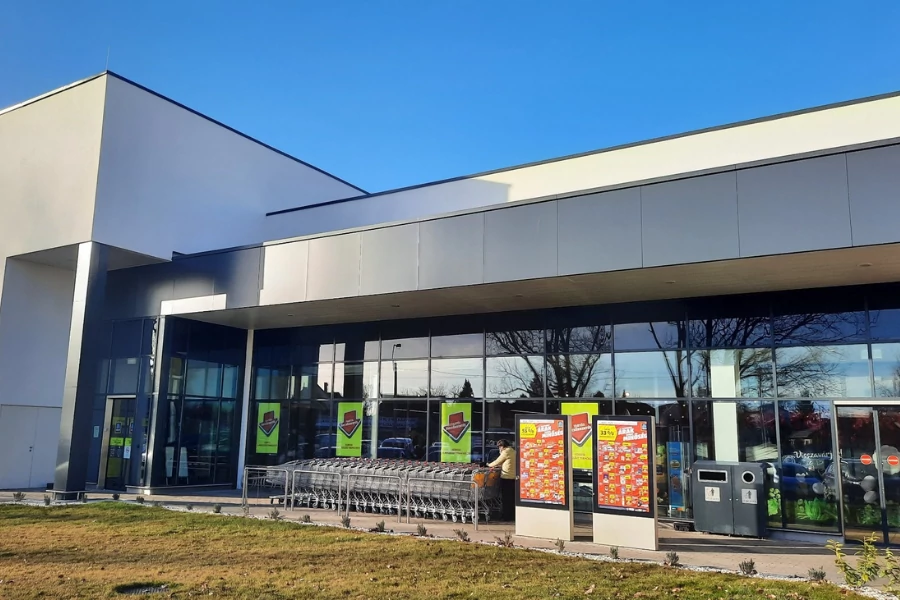 Buildbond alumínium kompozit lemez homlokzatburkolat három különböző hazai épületen
