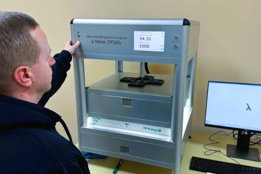 A minőség nem véletlen - két új lambdamérő gép az Austrotherm laboratóriumaiban