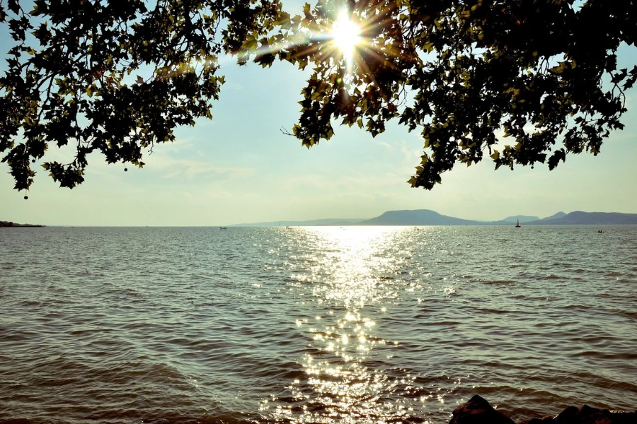 Tizedáron adott telekkel vonzana be fiatal párokat egy fogyatkozó falu a Balaton-felvidéken