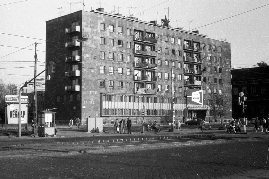 Egyelőre feltételesen, de kiírták a közbeszerzést a József Attila Színház bővítésére