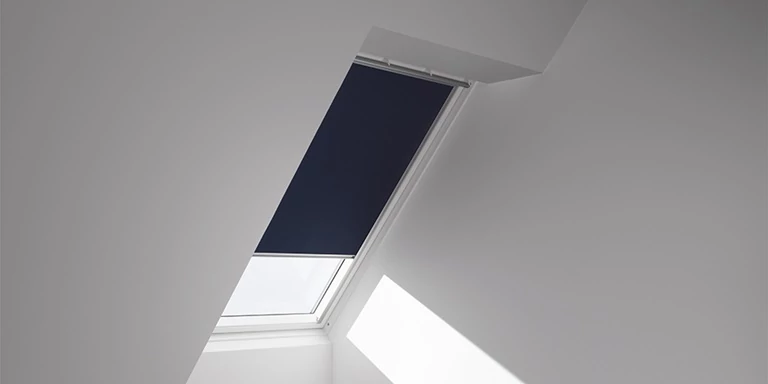 VELUX roletta kampós MK00  sötétkék RHL 9050